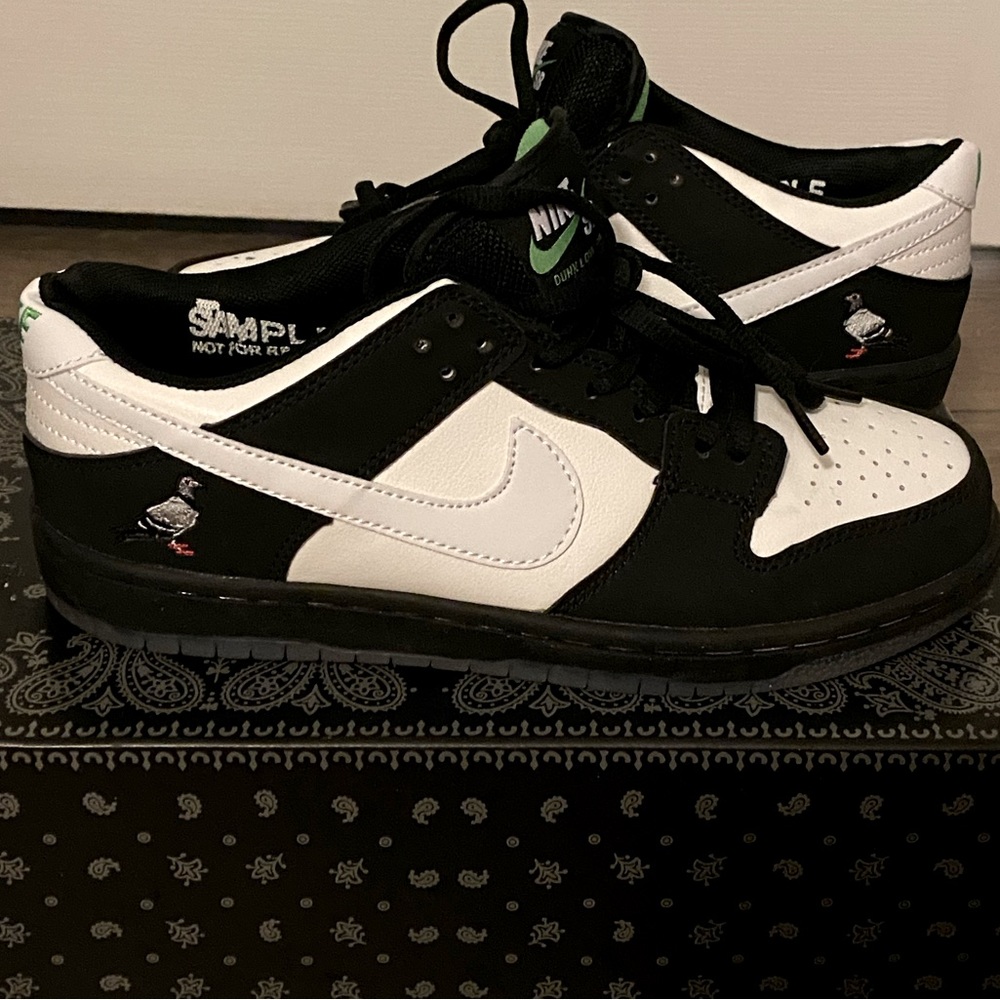 NIKE DUNK SNEAKERS - pigeon. Size 8